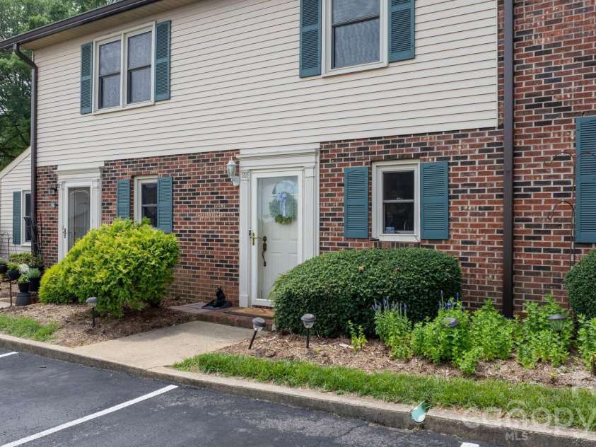 1330 5th Street, Hickory, NC 28601.  MLS# CAR4392306, YatesRealty ID 5058. 
