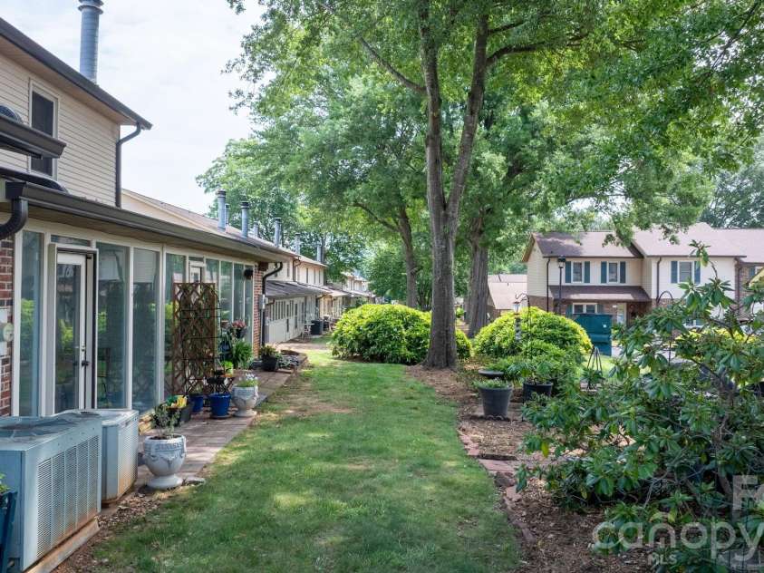 1330 5th Street, Hickory, NC 28601.  MLS# CAR4392306, YatesRealty ID 5058. 