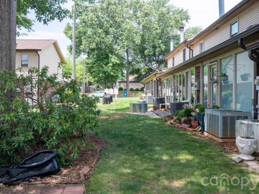 1330 5th Street, Hickory, NC 28601.  MLS# CAR4392306, YatesRealty ID 5058. 