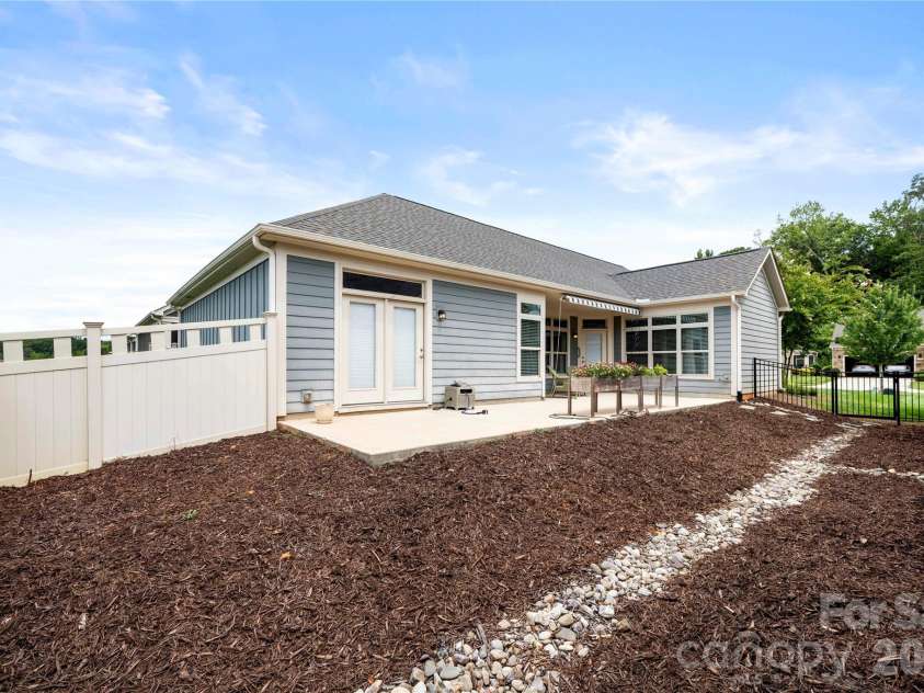 661 Poplar View Drive, Concord, NC 28027.  MLS# CAR4417059, YatesRealty ID 50580. 