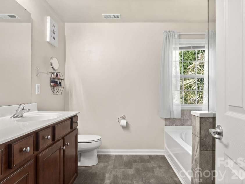 1323 Bethelfields Trce Terrace, York, SC 29745.  MLS# CAR4424117, YatesRealty ID 50582. 