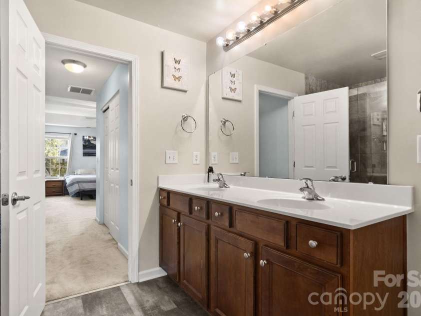1323 Bethelfields Trce Terrace, York, SC 29745.  MLS# CAR4424117, YatesRealty ID 50582. 