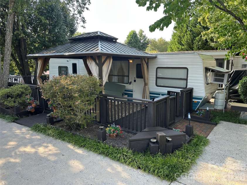 142 Cardinal Avenue, New London, NC 28127.  MLS# CAR4422623, YatesRealty ID 50585. 