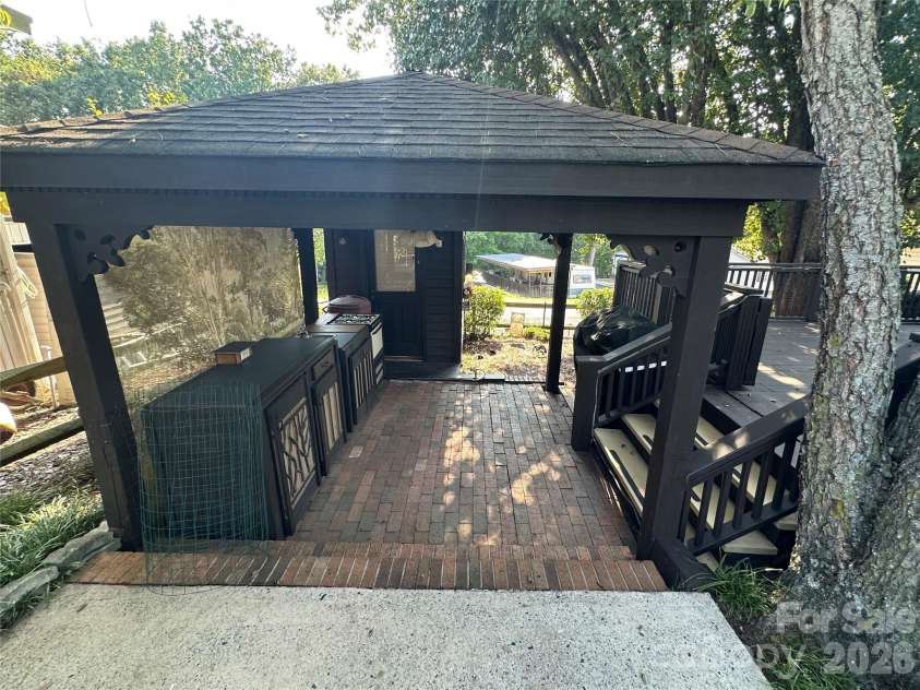 142 Cardinal Avenue, New London, NC 28127.  MLS# CAR4422623, YatesRealty ID 50585. 