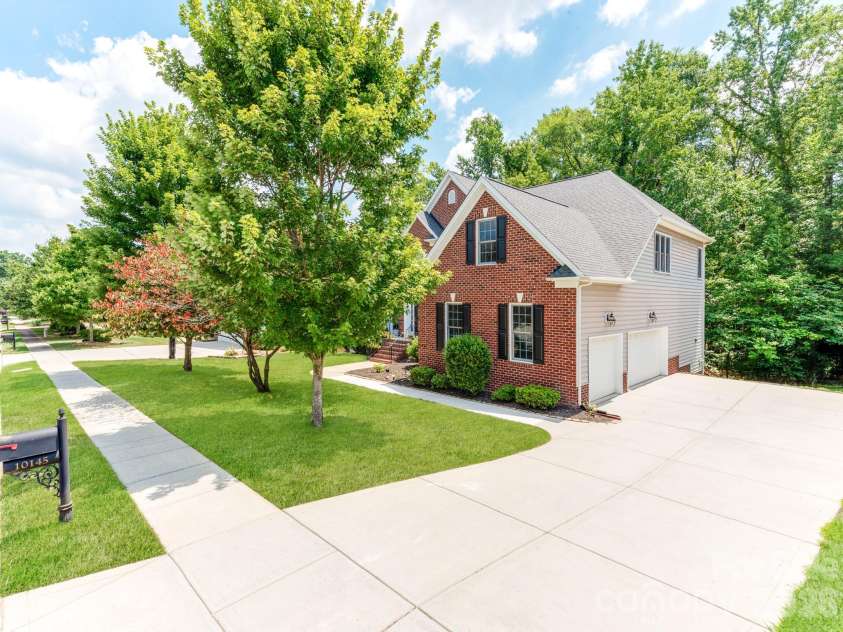 10145 Stewarton Lane, Charlotte, NC 28269.  MLS# CAR4424033, YatesRealty ID 50586. 