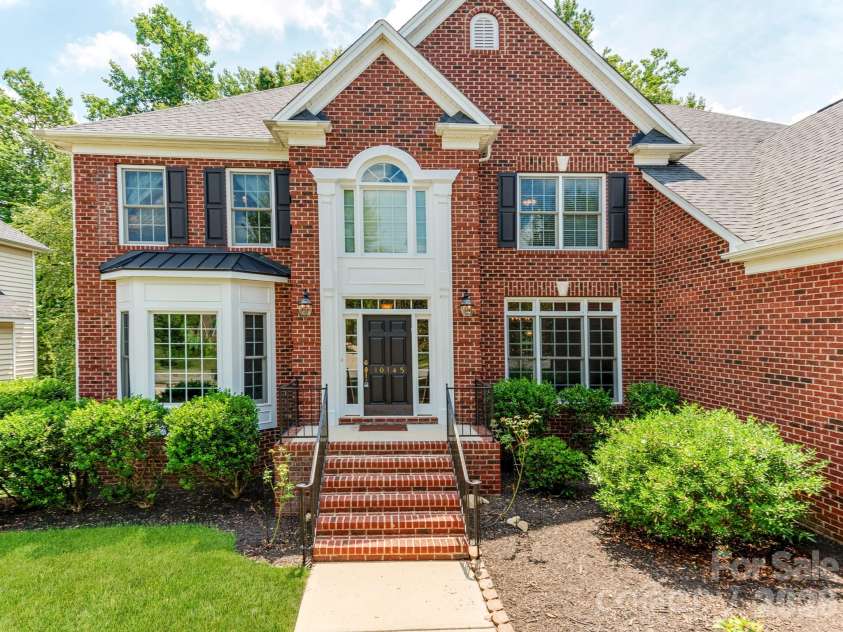 10145 Stewarton Lane, Charlotte, NC 28269.  MLS# CAR4424033, YatesRealty ID 50586. 