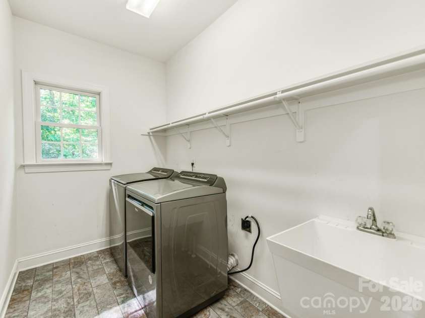 10145 Stewarton Lane, Charlotte, NC 28269.  MLS# CAR4424033, YatesRealty ID 50586. 