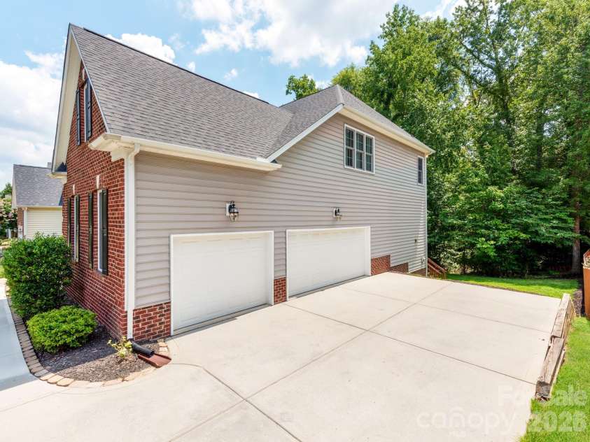 10145 Stewarton Lane, Charlotte, NC 28269.  MLS# CAR4424033, YatesRealty ID 50586. 