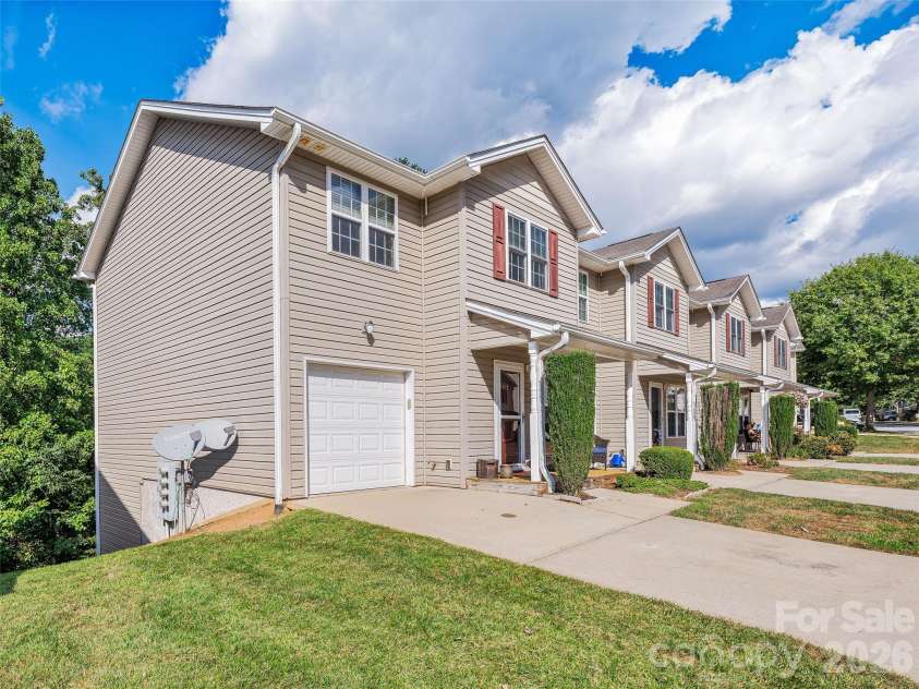 143 Alpine Ridge Drive, Asheville, NC 28803.  MLS# CAR4423768, YatesRealty ID 50588. 