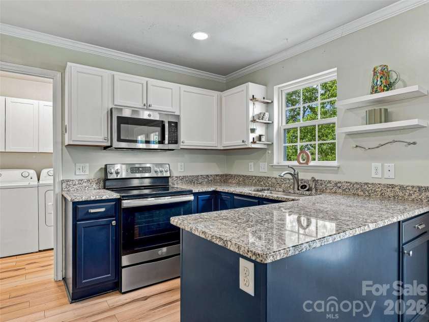 143 Alpine Ridge Drive, Asheville, NC 28803.  MLS# CAR4423768, YatesRealty ID 50588. 