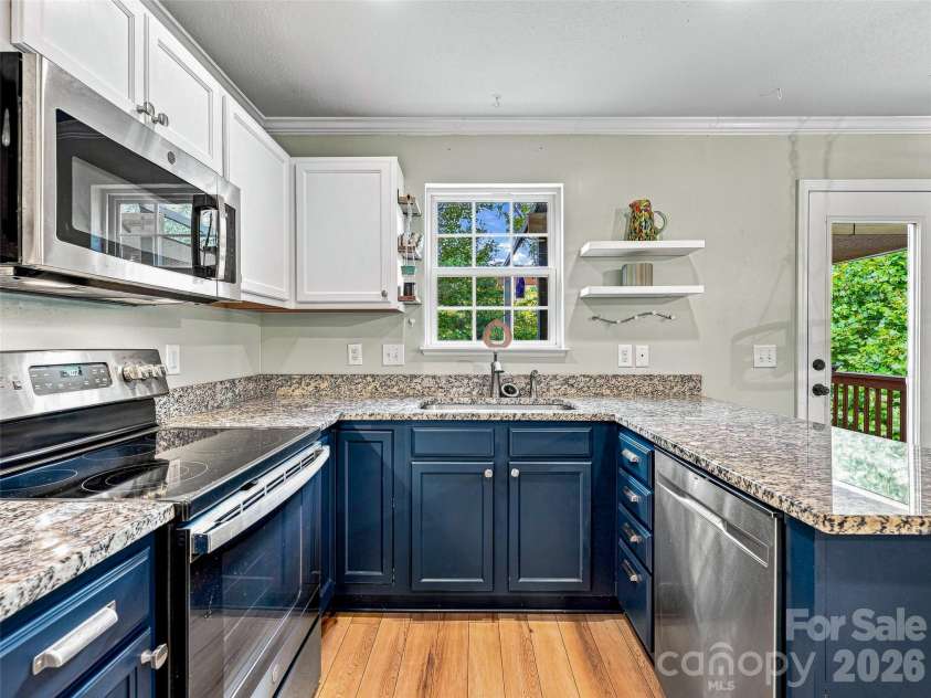 143 Alpine Ridge Drive, Asheville, NC 28803.  MLS# CAR4423768, YatesRealty ID 50588. 
