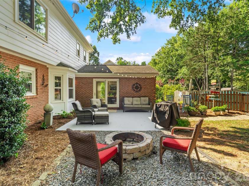 2010 Glendalough Lane, Matthews, NC 28105.  MLS# CAR4422535, YatesRealty ID 50595. Fire pit/Patio