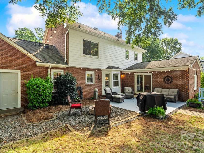 2010 Glendalough Lane, Matthews, NC 28105.  MLS# CAR4422535, YatesRealty ID 50595. Fire pit/Patio