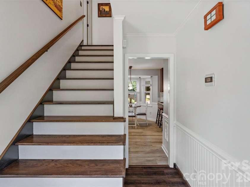 2010 Glendalough Lane, Matthews, NC 28105.  MLS# CAR4422535, YatesRealty ID 50595. Foyer
