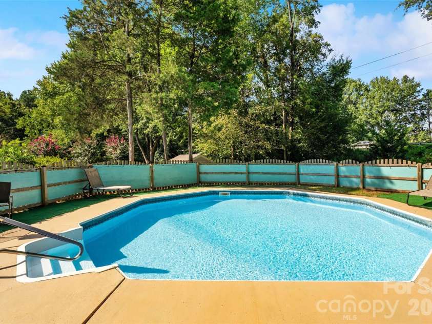 2010 Glendalough Lane, Matthews, NC 28105.  MLS# CAR4422535, YatesRealty ID 50595. In-Ground Pool