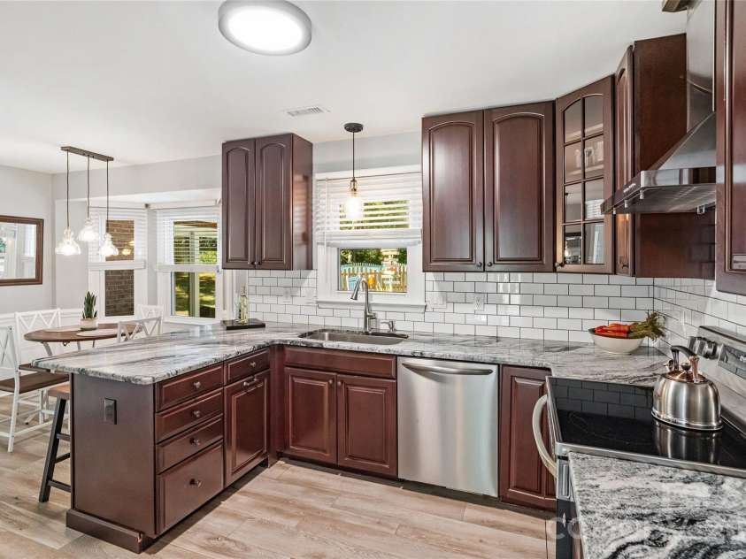 2010 Glendalough Lane, Matthews, NC 28105.  MLS# CAR4422535, YatesRealty ID 50595. Kitchen/Dining