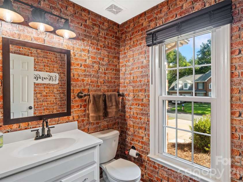 2010 Glendalough Lane, Matthews, NC 28105.  MLS# CAR4422535, YatesRealty ID 50595. Main Level Half-Bath