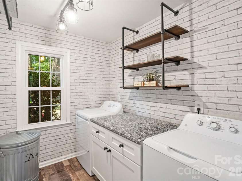 2010 Glendalough Lane, Matthews, NC 28105.  MLS# CAR4422535, YatesRealty ID 50595. Main Level Laundry