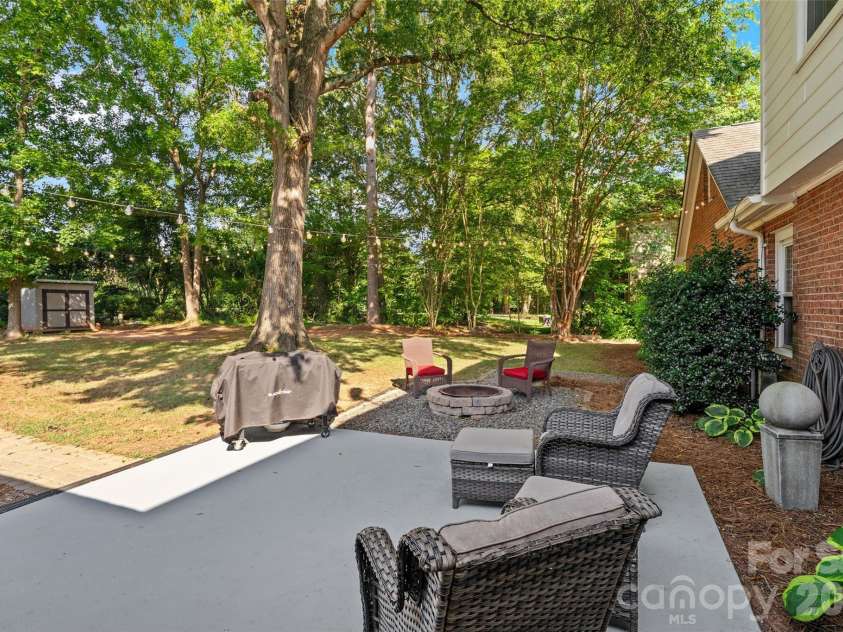 2010 Glendalough Lane, Matthews, NC 28105.  MLS# CAR4422535, YatesRealty ID 50595. Patio/Back Yard
