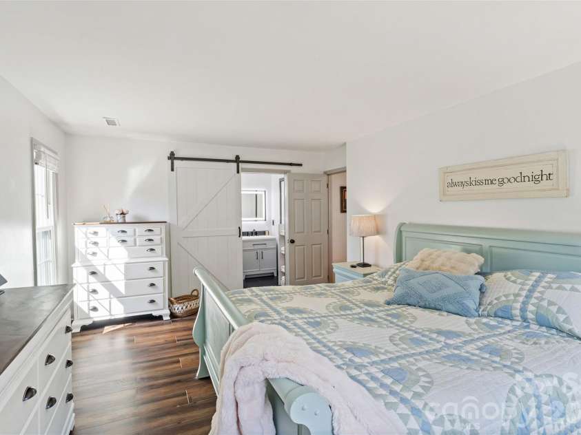 2010 Glendalough Lane, Matthews, NC 28105.  MLS# CAR4422535, YatesRealty ID 50595. Primary Bedroom