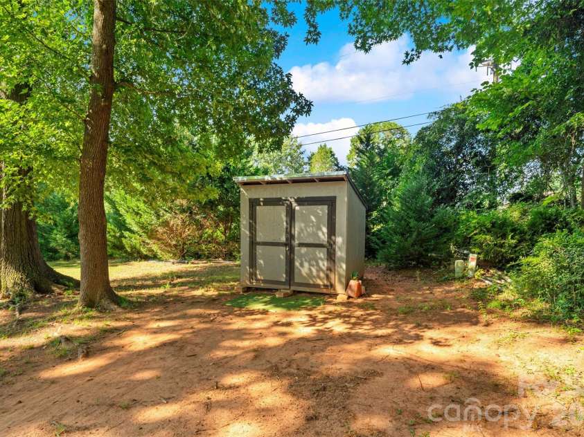 2010 Glendalough Lane, Matthews, NC 28105.  MLS# CAR4422535, YatesRealty ID 50595. Storage Shed