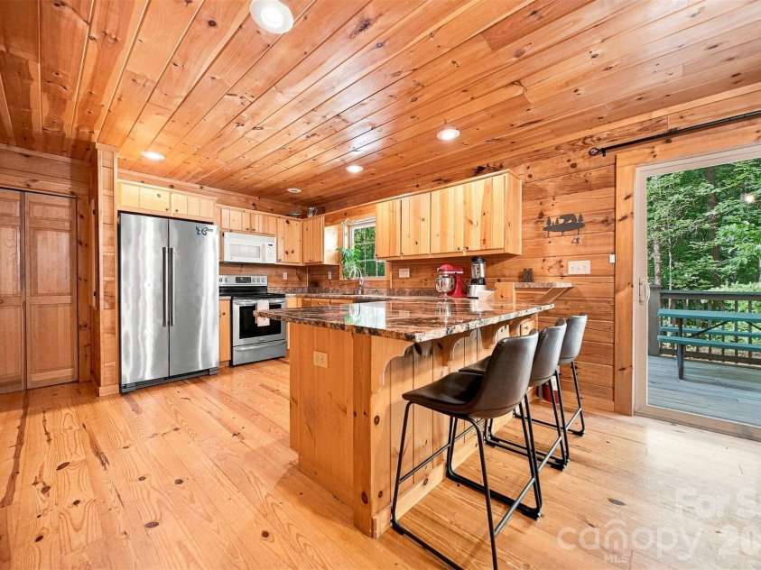963 Double Eagle Drive, Nebo, NC 28761.  MLS# CAR4424157, YatesRealty ID 50596. 
