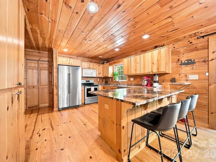 963 Double Eagle Drive, Nebo, NC 28761.  MLS# CAR4424157, YatesRealty ID 50596. 