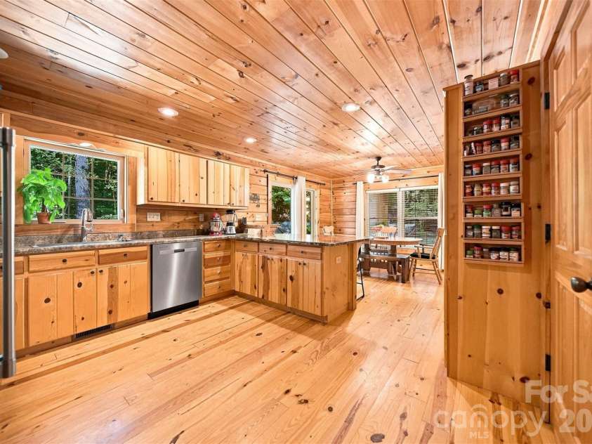 963 Double Eagle Drive, Nebo, NC 28761.  MLS# CAR4424157, YatesRealty ID 50596. 