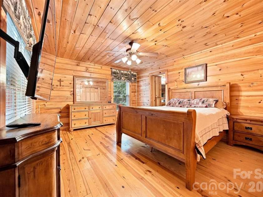 963 Double Eagle Drive, Nebo, NC 28761.  MLS# CAR4424157, YatesRealty ID 50596. 