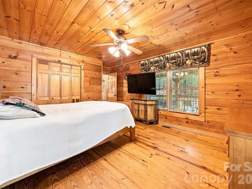 963 Double Eagle Drive, Nebo, NC 28761.  MLS# CAR4424157, YatesRealty ID 50596. 