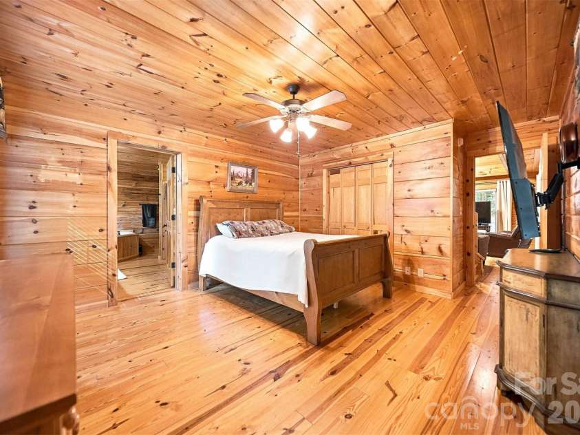 963 Double Eagle Drive, Nebo, NC 28761.  MLS# CAR4424157, YatesRealty ID 50596. 