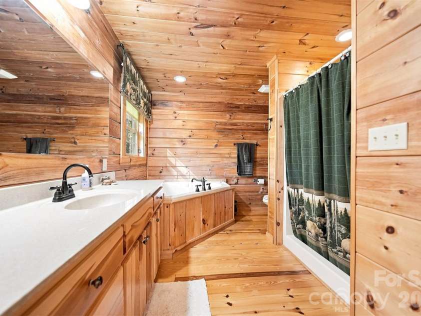 963 Double Eagle Drive, Nebo, NC 28761.  MLS# CAR4424157, YatesRealty ID 50596. 
