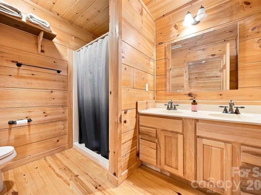 963 Double Eagle Drive, Nebo, NC 28761.  MLS# CAR4424157, YatesRealty ID 50596. 