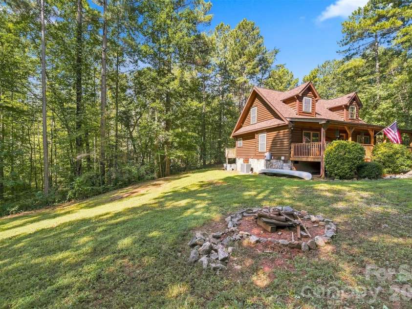 963 Double Eagle Drive, Nebo, NC 28761.  MLS# CAR4424157, YatesRealty ID 50596. 