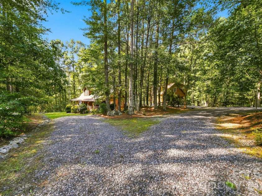 963 Double Eagle Drive, Nebo, NC 28761.  MLS# CAR4424157, YatesRealty ID 50596. 