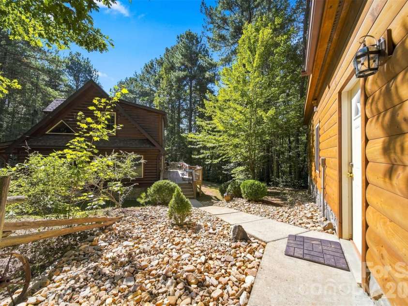 963 Double Eagle Drive, Nebo, NC 28761.  MLS# CAR4424157, YatesRealty ID 50596. 