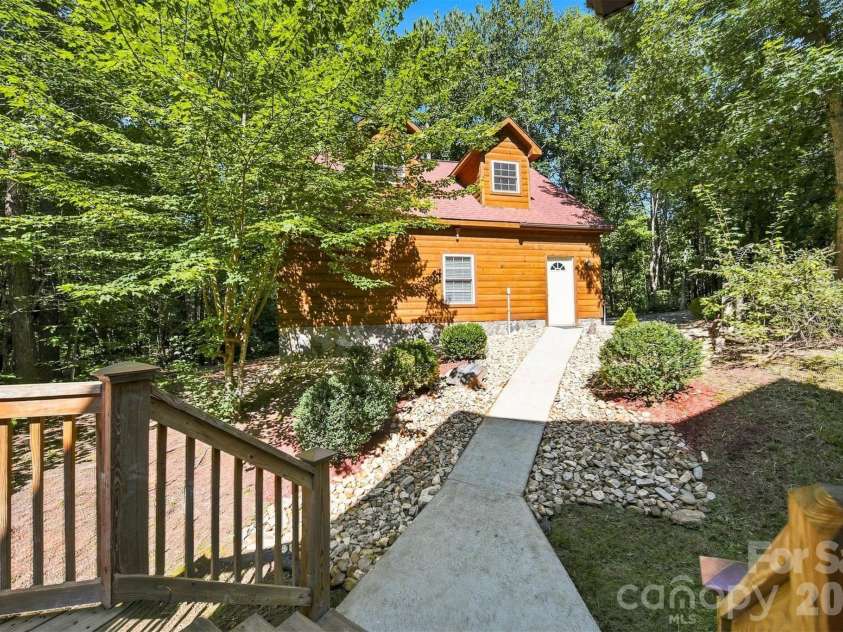 963 Double Eagle Drive, Nebo, NC 28761.  MLS# CAR4424157, YatesRealty ID 50596. 