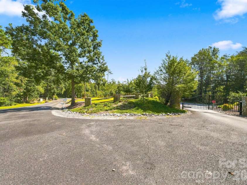 963 Double Eagle Drive, Nebo, NC 28761.  MLS# CAR4424157, YatesRealty ID 50596. 