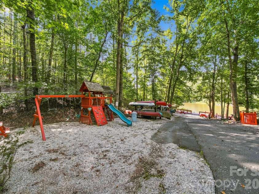 963 Double Eagle Drive, Nebo, NC 28761.  MLS# CAR4424157, YatesRealty ID 50596. 