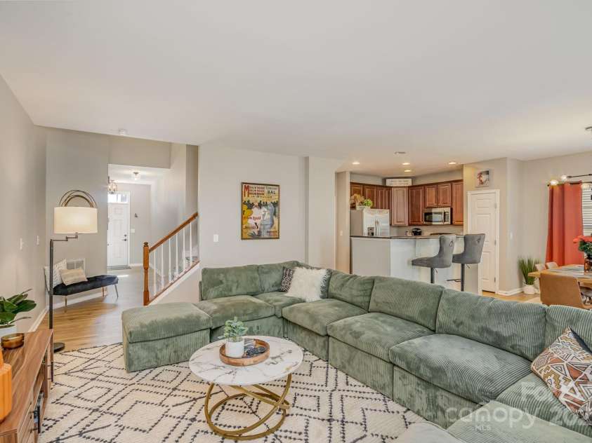 121 Inlet Point Drive, Tega Cay, SC 29708.  MLS# CAR4308029, YatesRealty ID 50598. Living Room