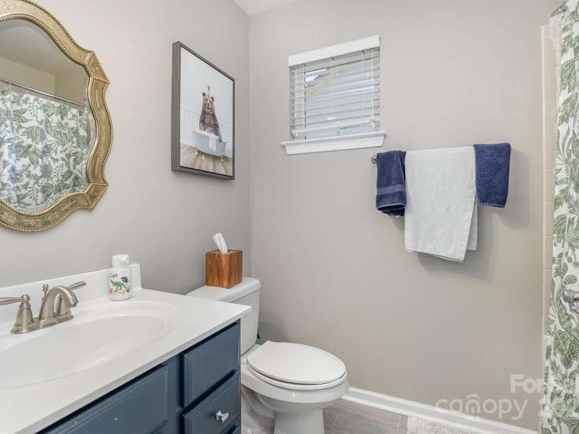 121 Inlet Point Drive, Tega Cay, SC 29708.  MLS# CAR4308029, YatesRealty ID 50598. Upstairs Full Bath