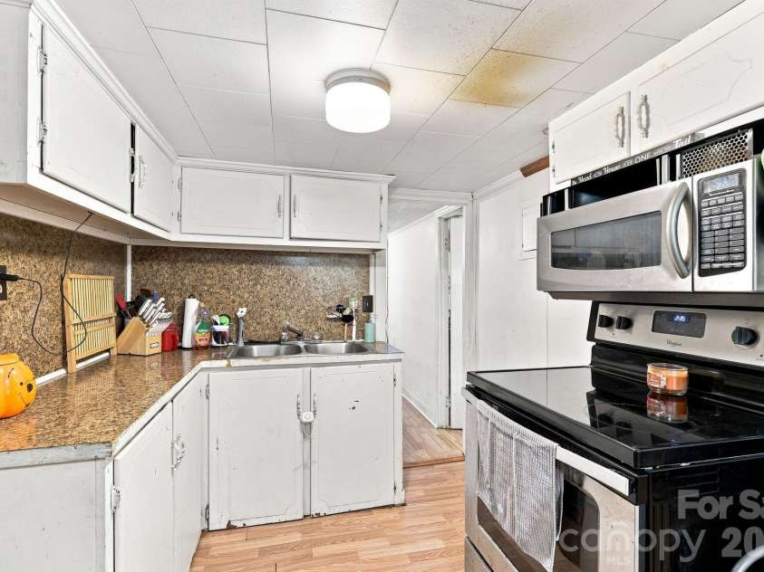 4225 Sherrills Ford Road, Salisbury, NC 28147.  MLS# CAR4420596, YatesRealty ID 50599. GH Kitchen