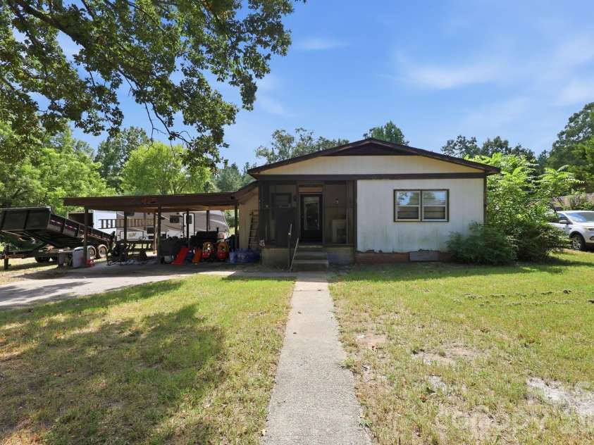 4225 Sherrills Ford Road, Salisbury, NC 28147.  MLS# CAR4420596, YatesRealty ID 50599. Guest House