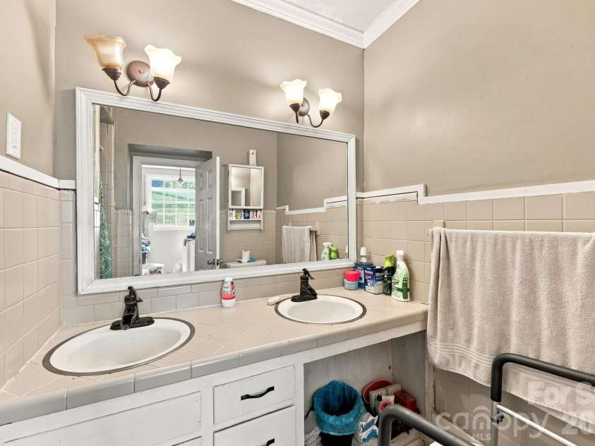 4225 Sherrills Ford Road, Salisbury, NC 28147.  MLS# CAR4420596, YatesRealty ID 50599. Main First Floor Bath