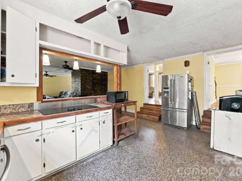 4225 Sherrills Ford Road, Salisbury, NC 28147.  MLS# CAR4420596, YatesRealty ID 50599. Main Kitchen