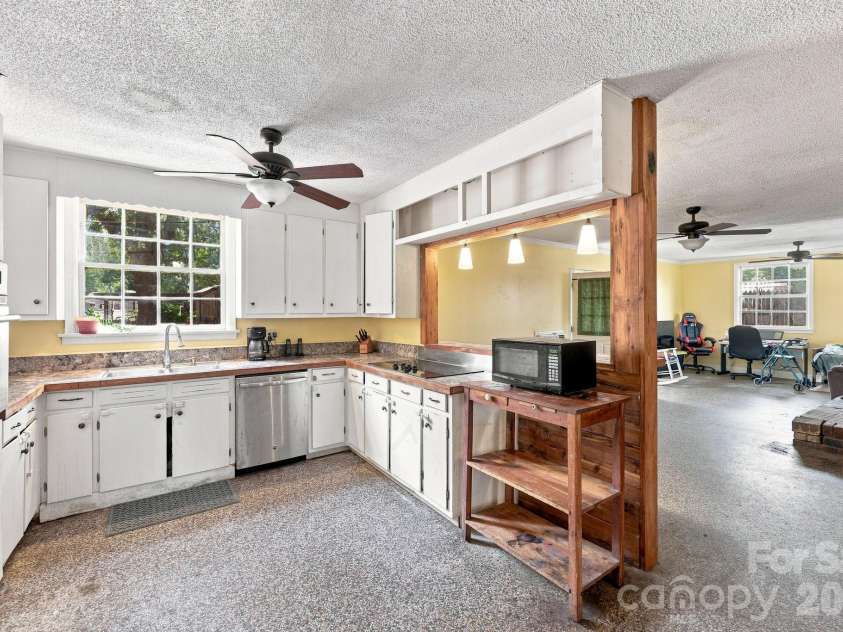 4225 Sherrills Ford Road, Salisbury, NC 28147.  MLS# CAR4420596, YatesRealty ID 50599. Main Kitchen