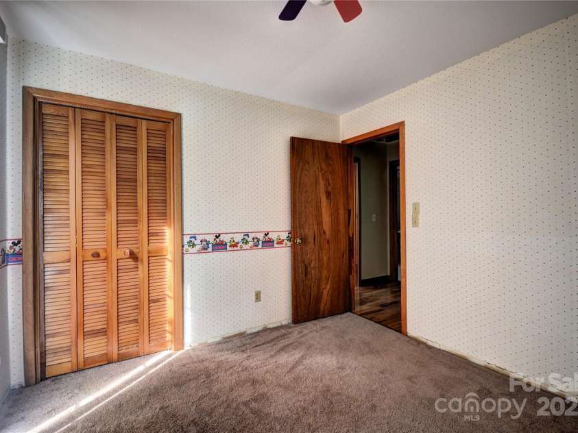 119 Pleasant Hill Circle, Waynesville, NC 28786.  MLS# CAR4325217, YatesRealty ID 506. Bedroom 3 upper level showing closet