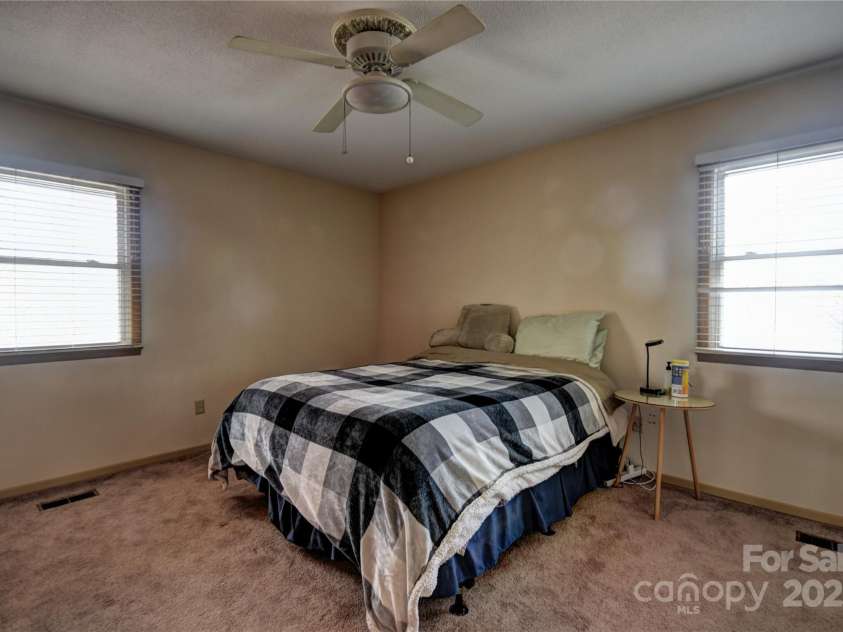 119 Pleasant Hill Circle, Waynesville, NC 28786.  MLS# CAR4325217, YatesRealty ID 506. Primary Suite, upper level