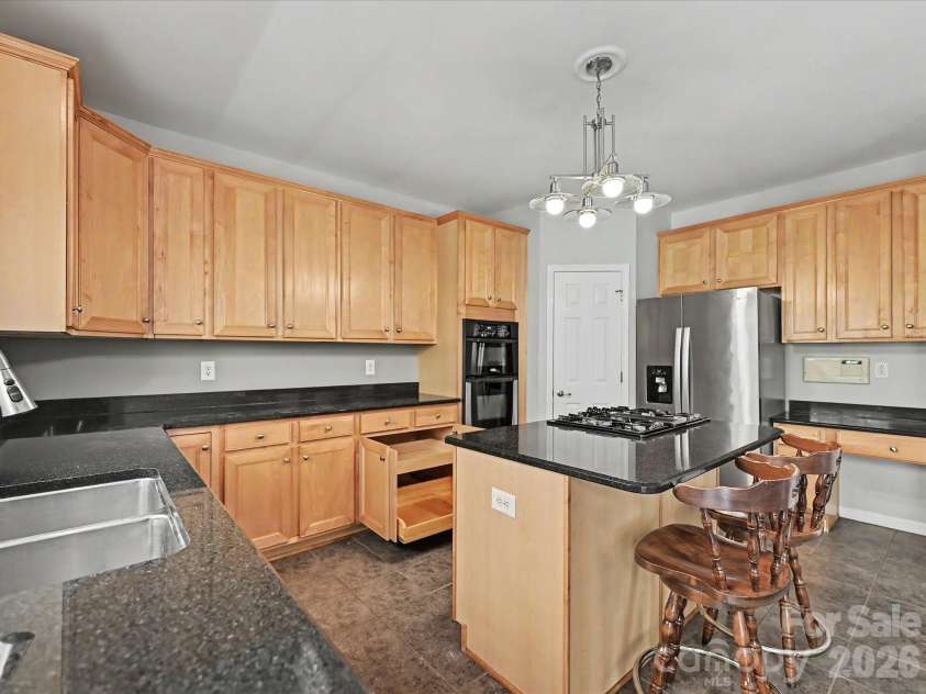 152 Lighthouse Road, Mount Holly, NC 28120.  MLS# CAR4389508, YatesRealty ID 5060. Kitchen with excellent 42