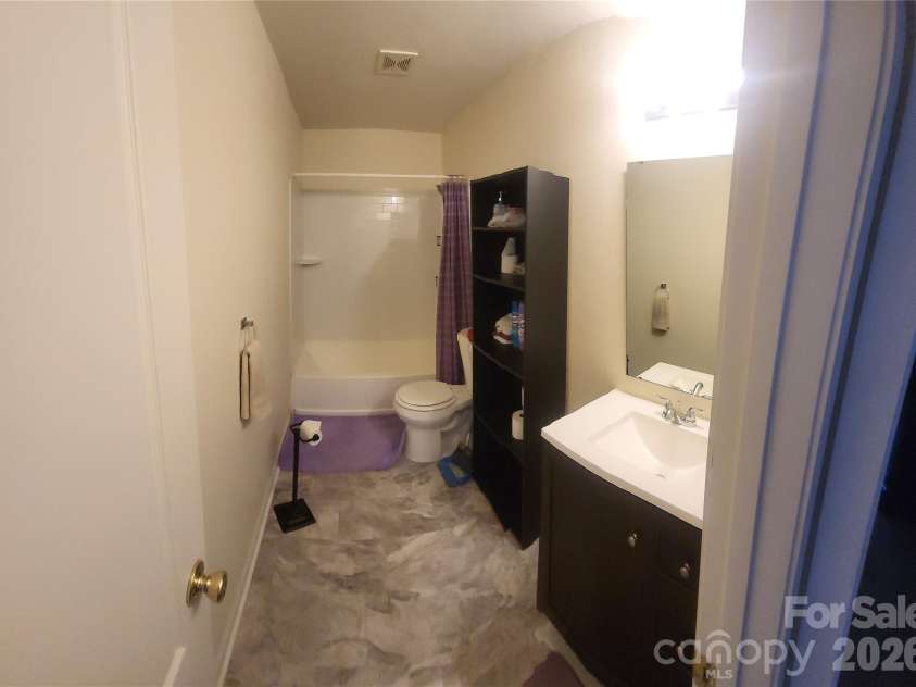 109 Bennett Trail Drive, Mount Holly, NC 28120.  MLS# CAR4424162, YatesRealty ID 50600. Main Bath on 2nd floor